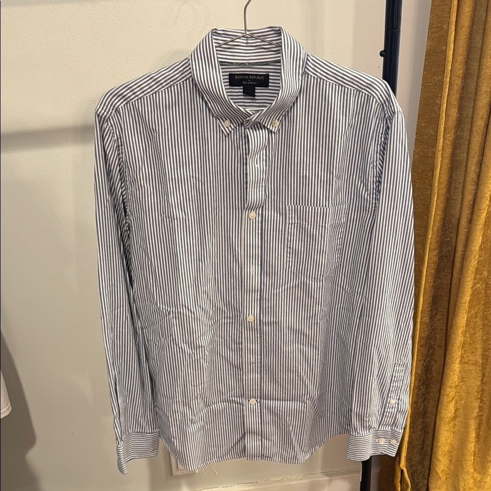 Banana Republic White and Blue Casual Button Down Shirt with Pointed Collar